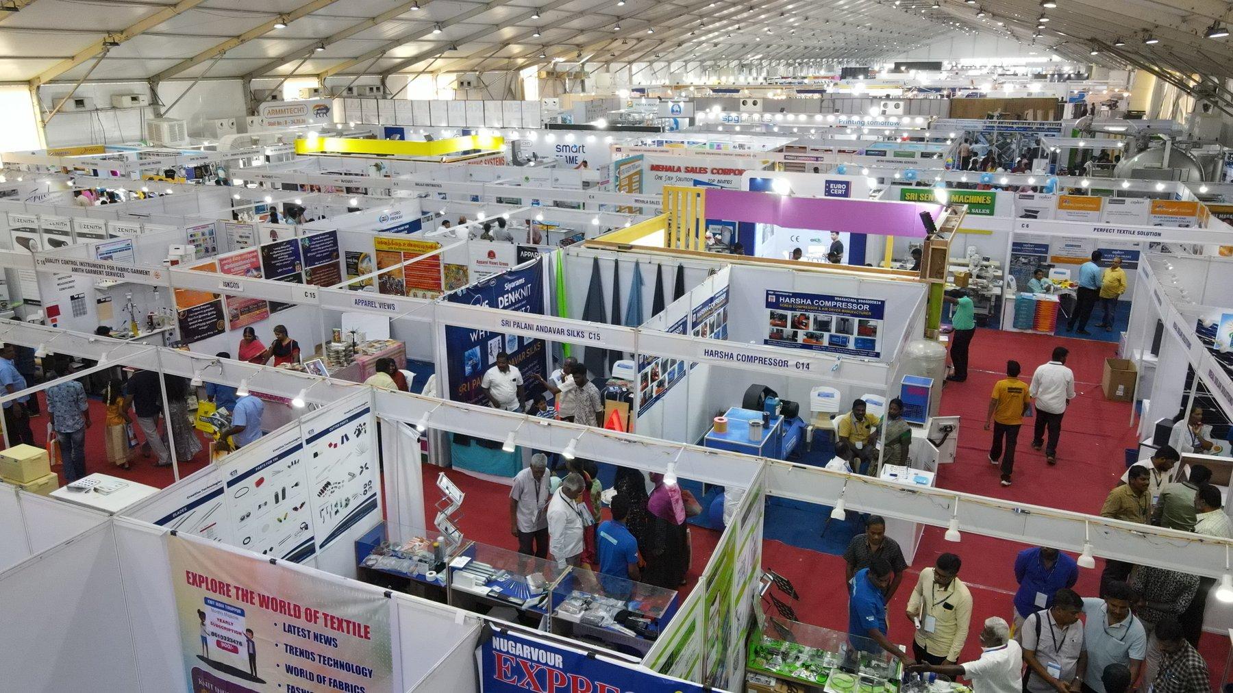 Aerial view of the full show floor.